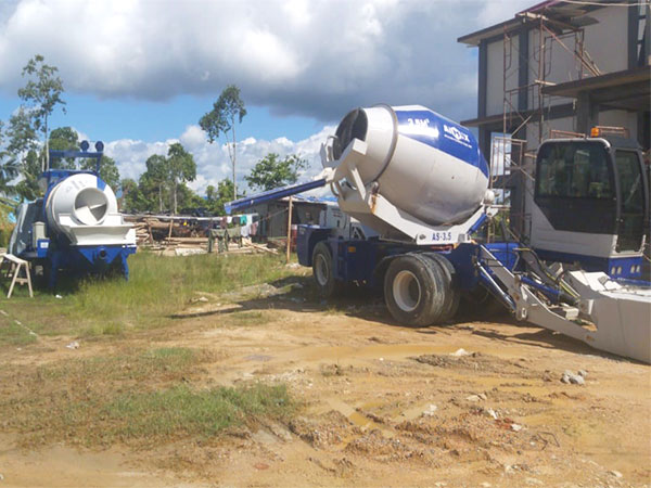 self loading mobile concrete mixer and concrete mixer pump