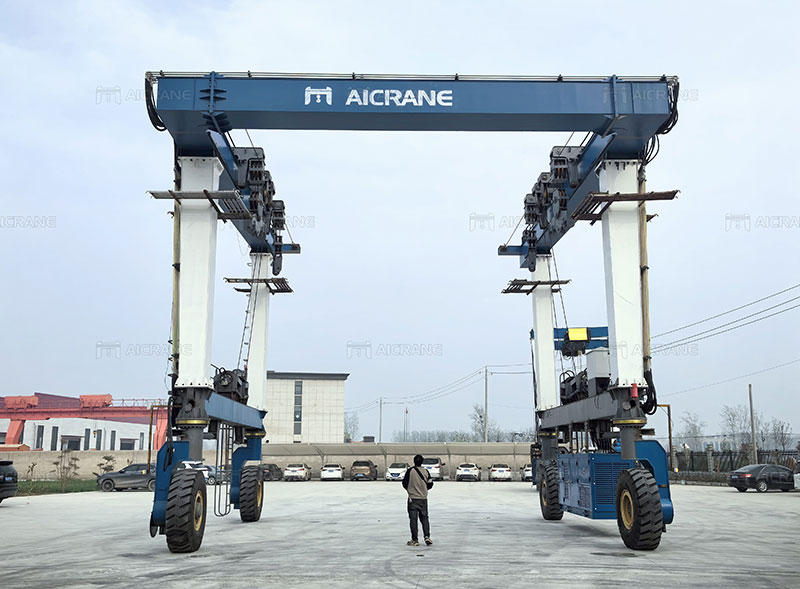 mobile gantry crane for shipyards