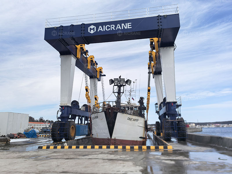 marine travel lift