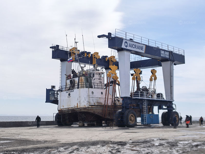 boat crane lift